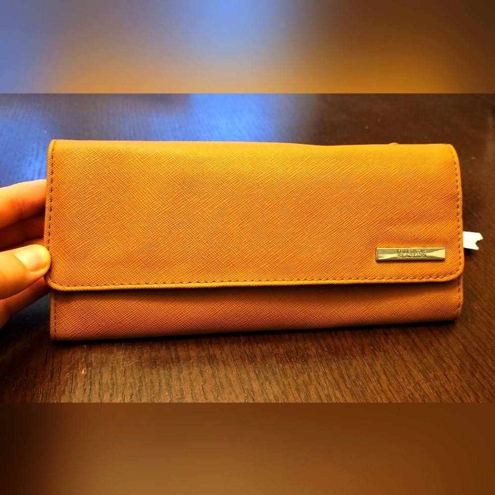 Kenneth Cole Reaction wristlet/wallet